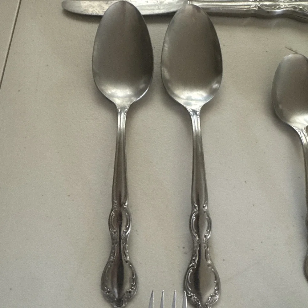 International‎ Silver Rogers Royal Manor Stainless Flatware Set Of 19